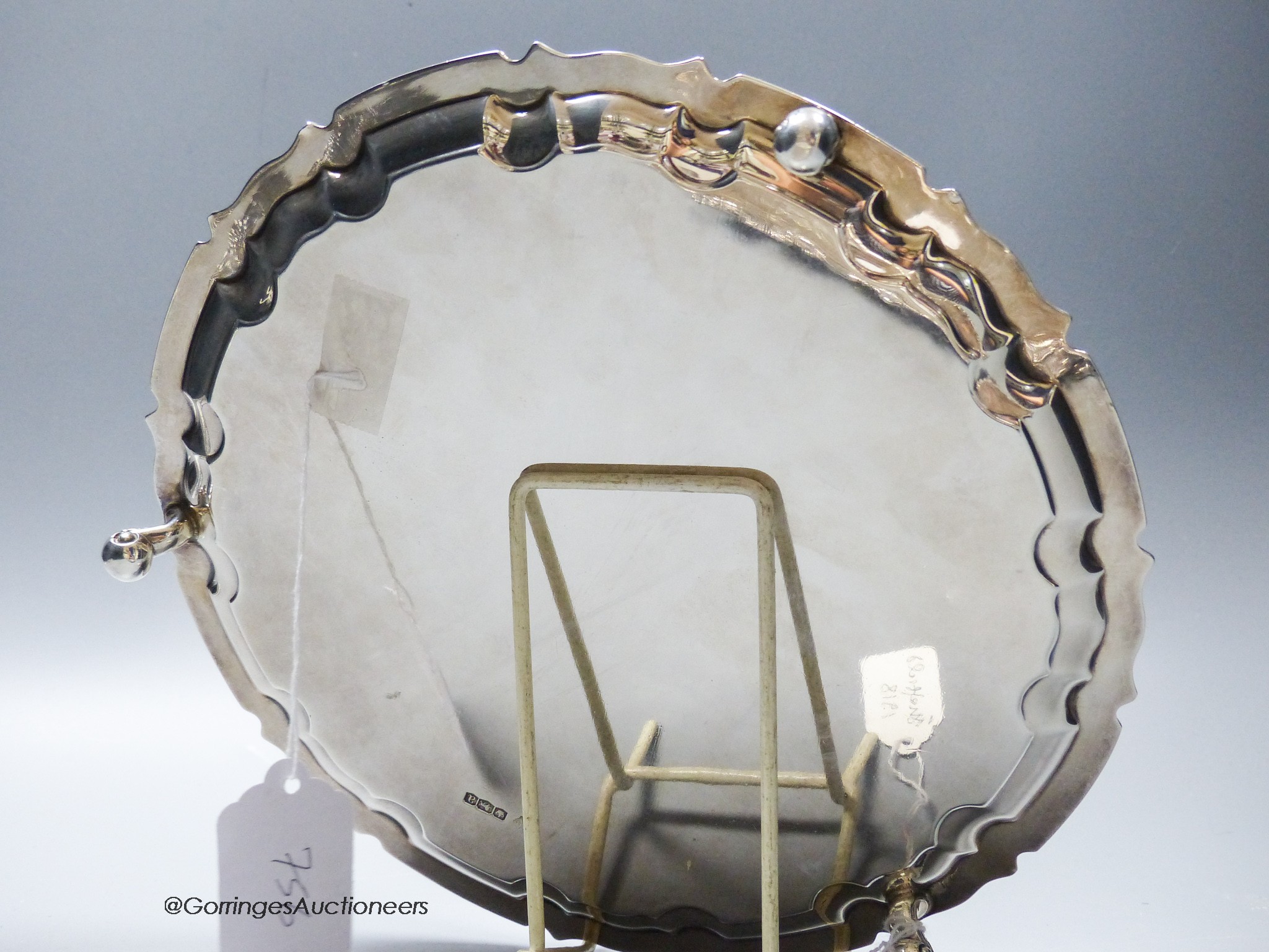 A George V silver shaped circular salver, William Hutton & Sons, Sheffield, 1918, 25.3cm, 20.5oz